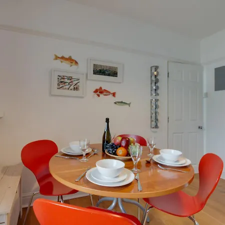 Holiday home Sunnyside Street An Pol